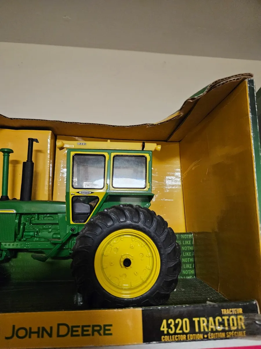 Britains ERTL John Deere 4320 1:16 Tractor - Image 3