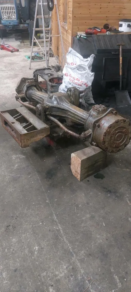 Massey 690 front axle - Image 1