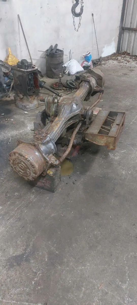 Massey 690 front axle - Image 2