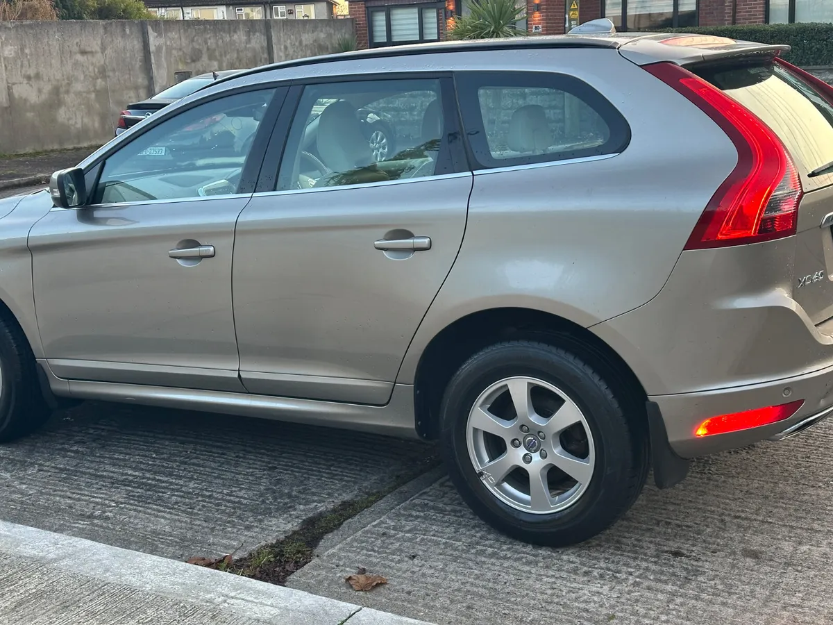 VOLVO XC60 DIESEL D4 AUTOMATIC LOW KMS. - Image 4