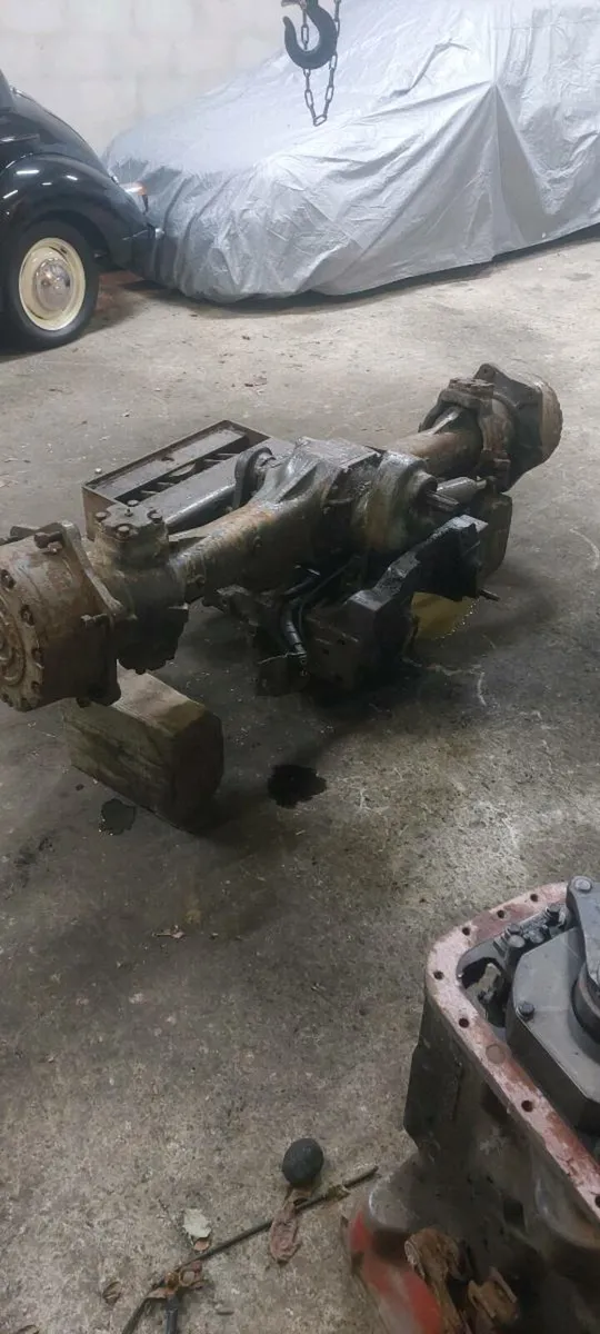 Massey 690 front axle - Image 3