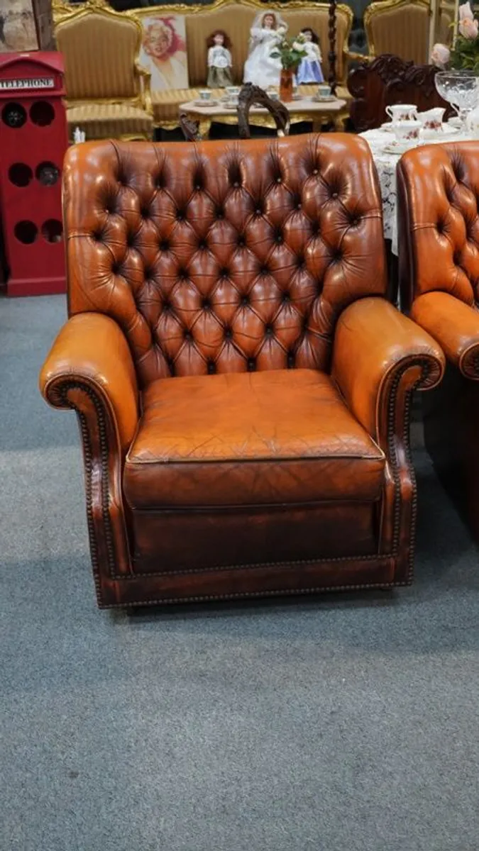 Vintage Chesterfield-Style Leather Suite - Image 2