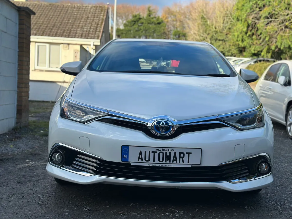 TOYOTA AURIS 2018 1.8 HYBRID 35K MILES PRISTINE - Image 2