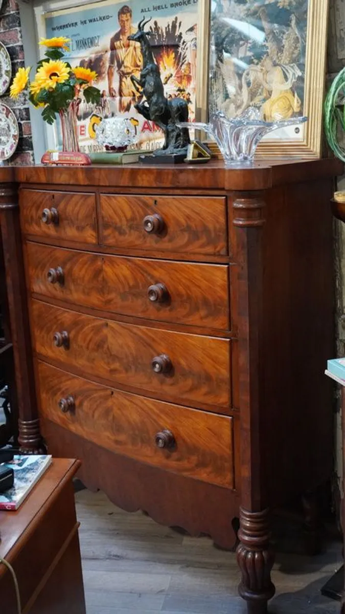 Original Victorian Bow-Front Chest of Drawers - Image 2