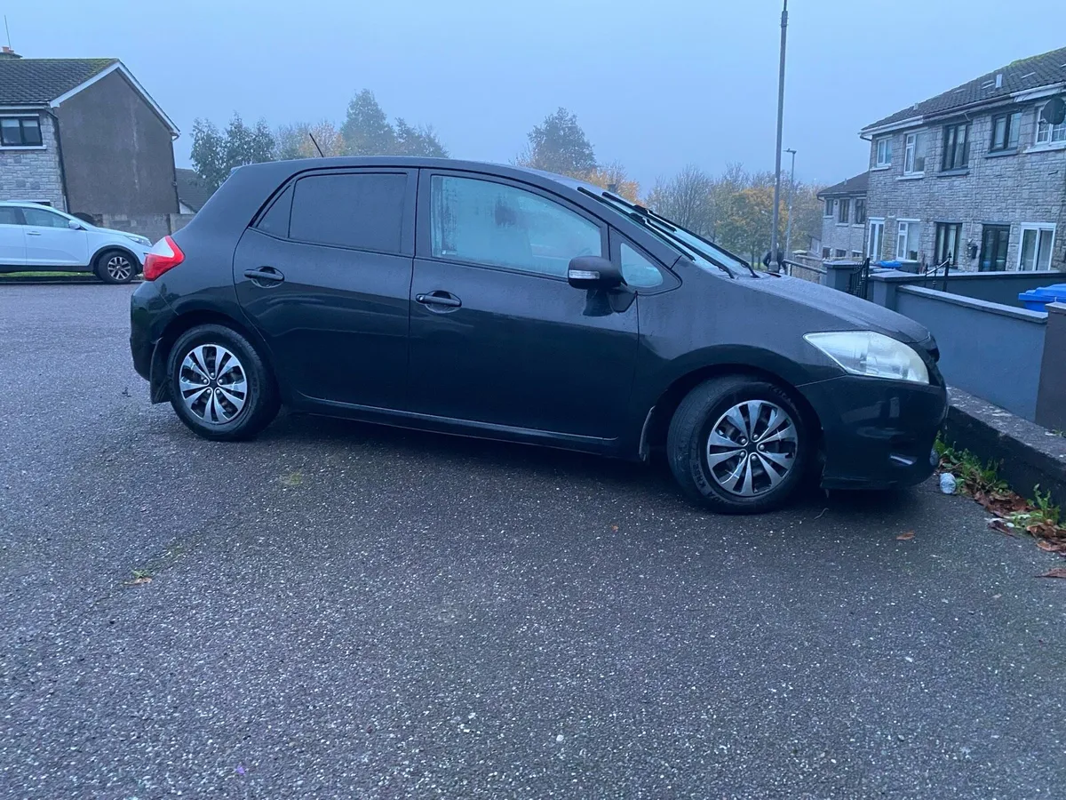 2011 Toyota Auris TERRA - Image 2