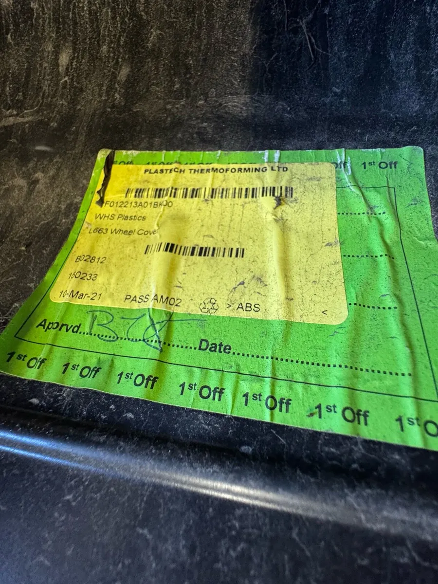 Genuine Landrover Defender Wheel Cover 2021 L663 - Image 2