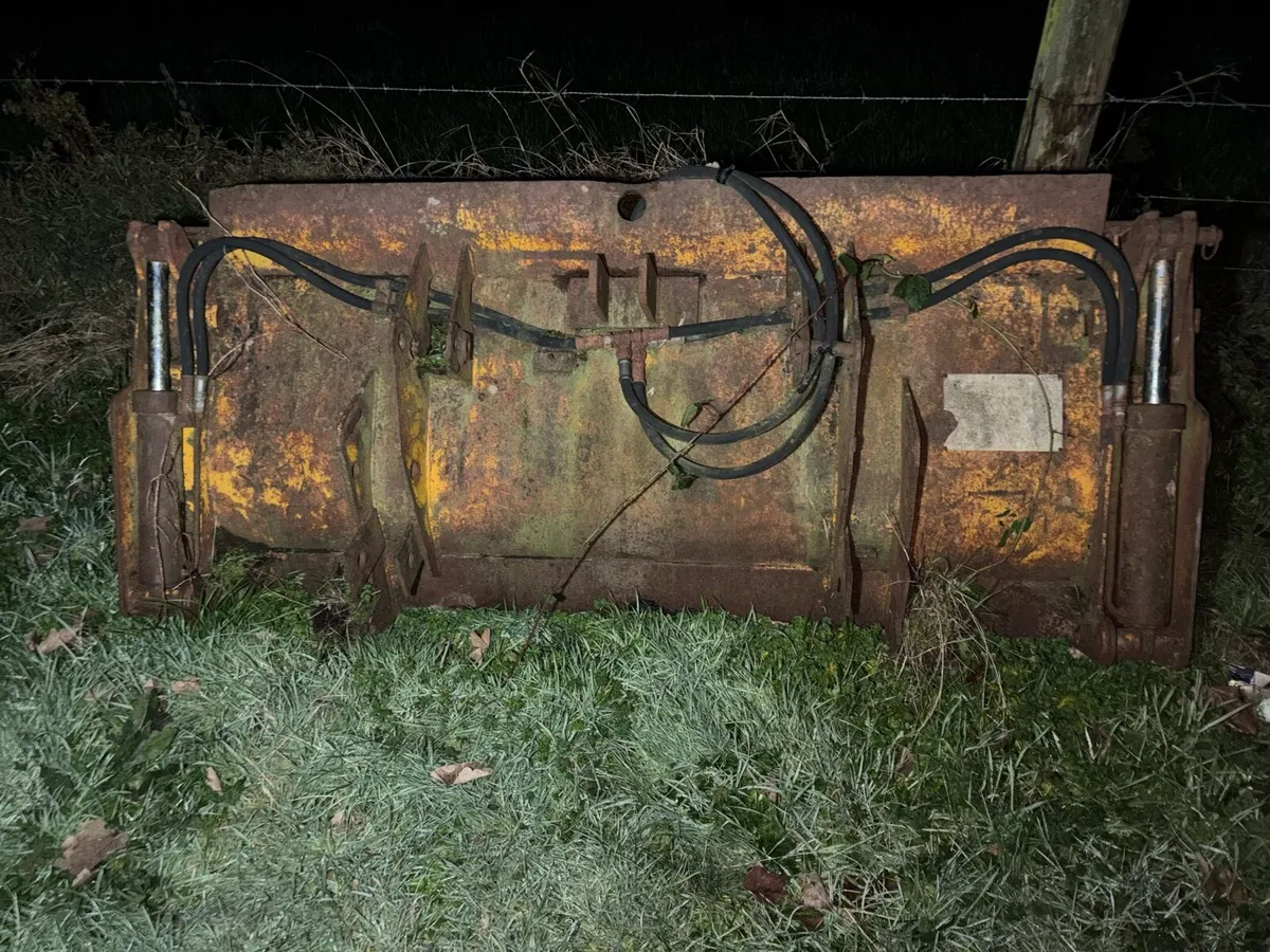 Massey Ferguson 50 b bucket - Image 1