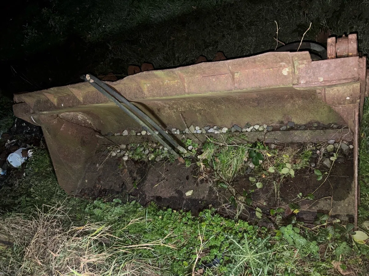 Massey Ferguson 50 b bucket - Image 2