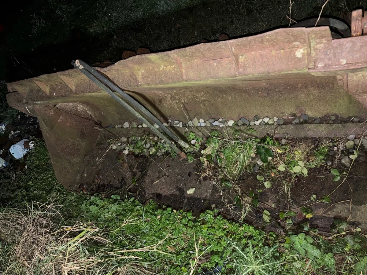 Massey Ferguson 50 b bucket - Image 3