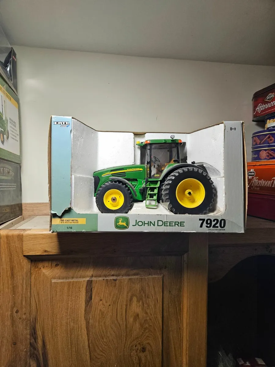 Britains ERTL John Deere 7920 1:16 Tractor - Image 1