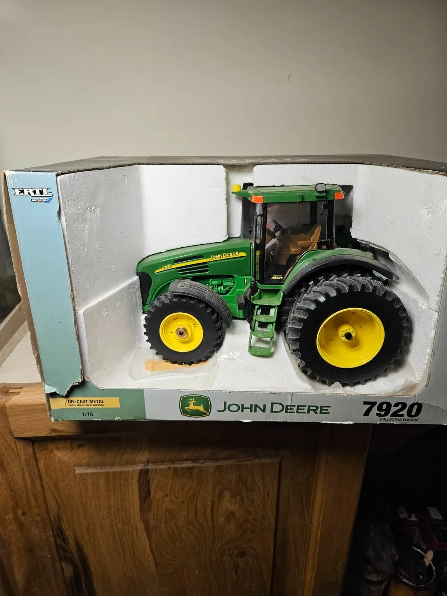 Britains ERTL John Deere 7920 1:16 Tractor - Image 3