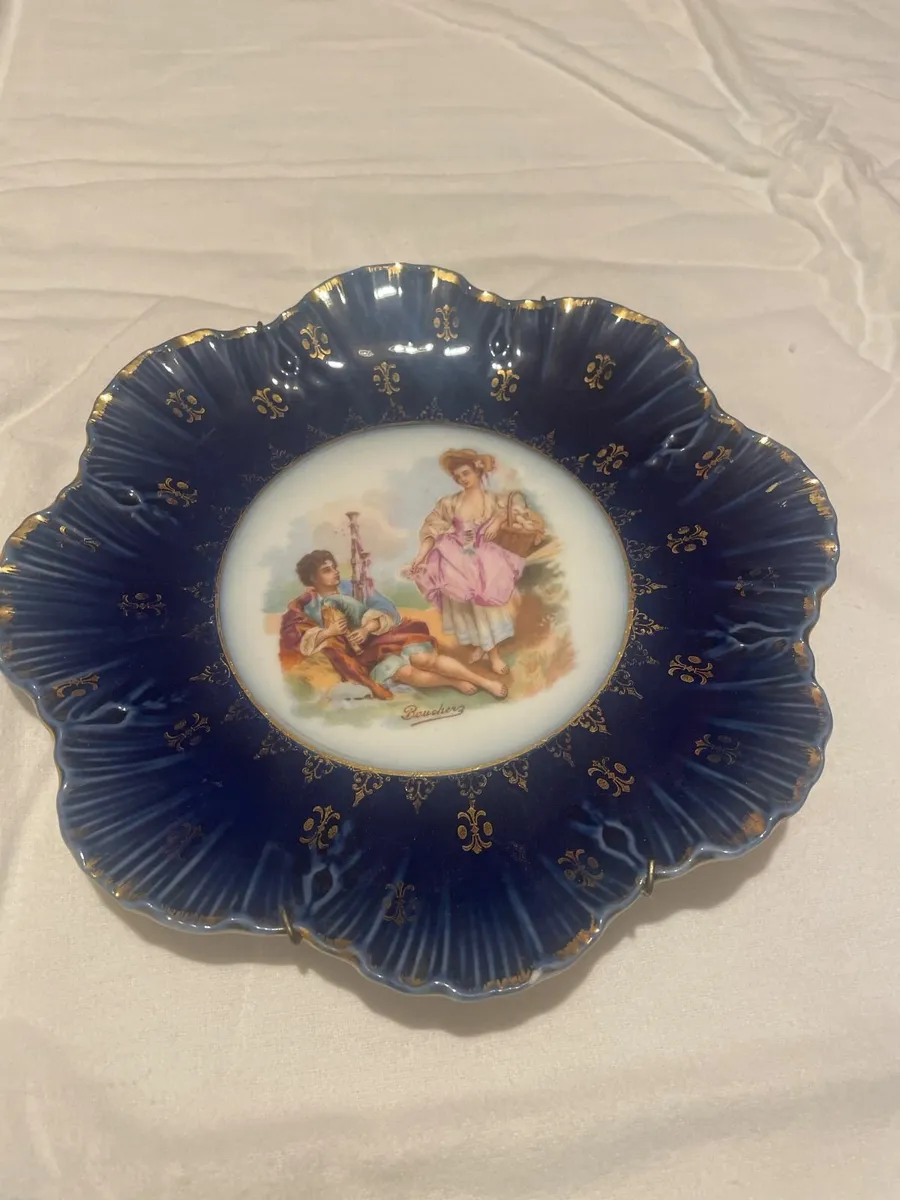 Collection of Three Ornate Porcelain Dishes - Image 4