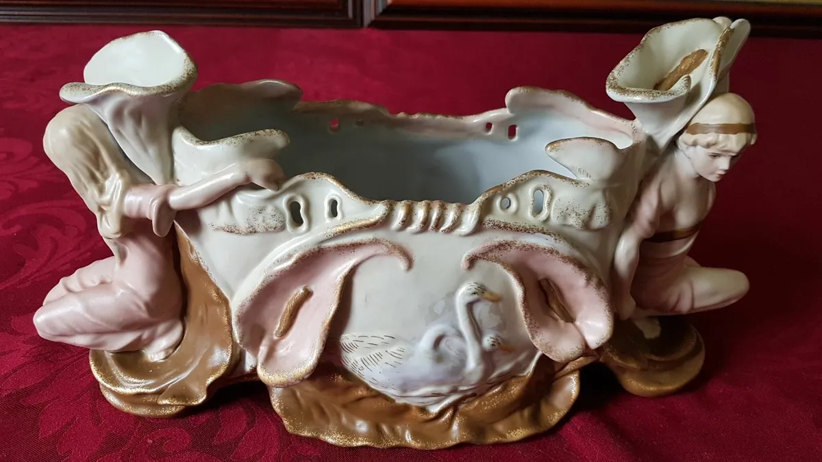 Antique Ernst Wahliss Depose TurnWien Austria Vase - Image 2