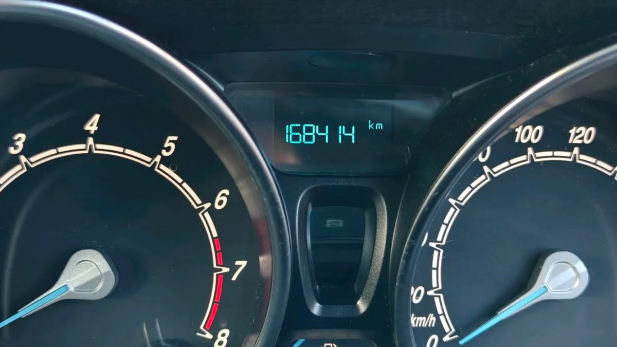 2015 Ford Fiesta 1.25 Litre Zetec Petrol - Image 3