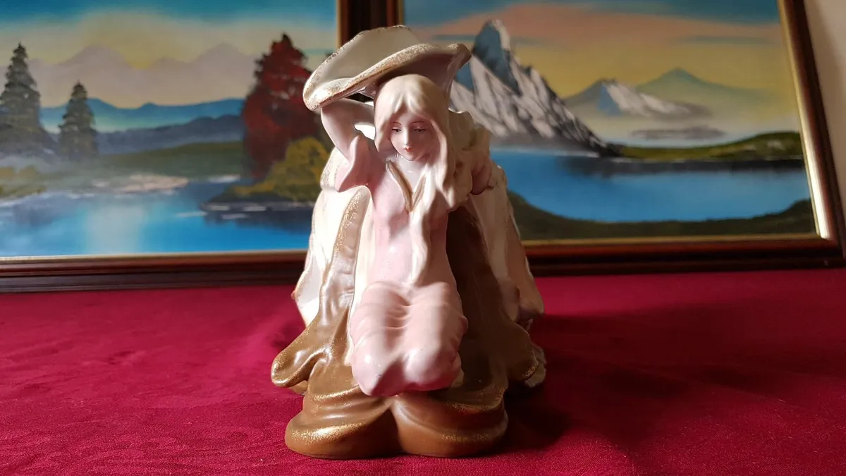 Antique Ernst Wahliss Depose TurnWien Austria Vase - Image 4