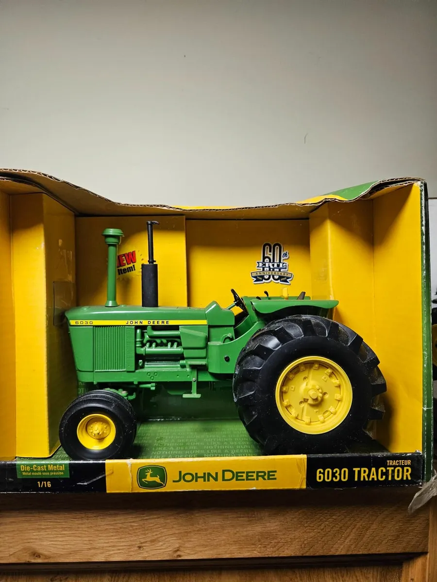 Britains ERTL John Deere 6030 1:16 Tractor - Image 2