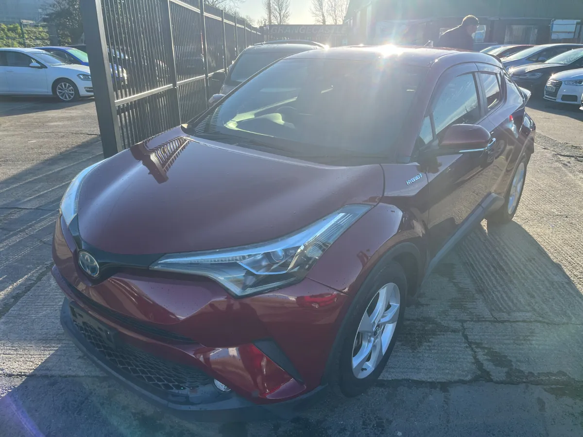 TOYOTA C-HR 2018, 1.8 HYBRID AUTO *JUST 12,000KM* - Image 3