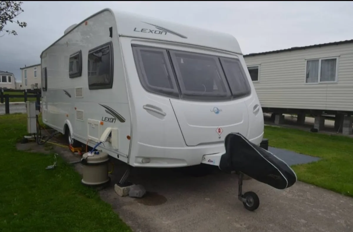 2013 Lunar 4/5 berth fixed bed & mover - Image 2