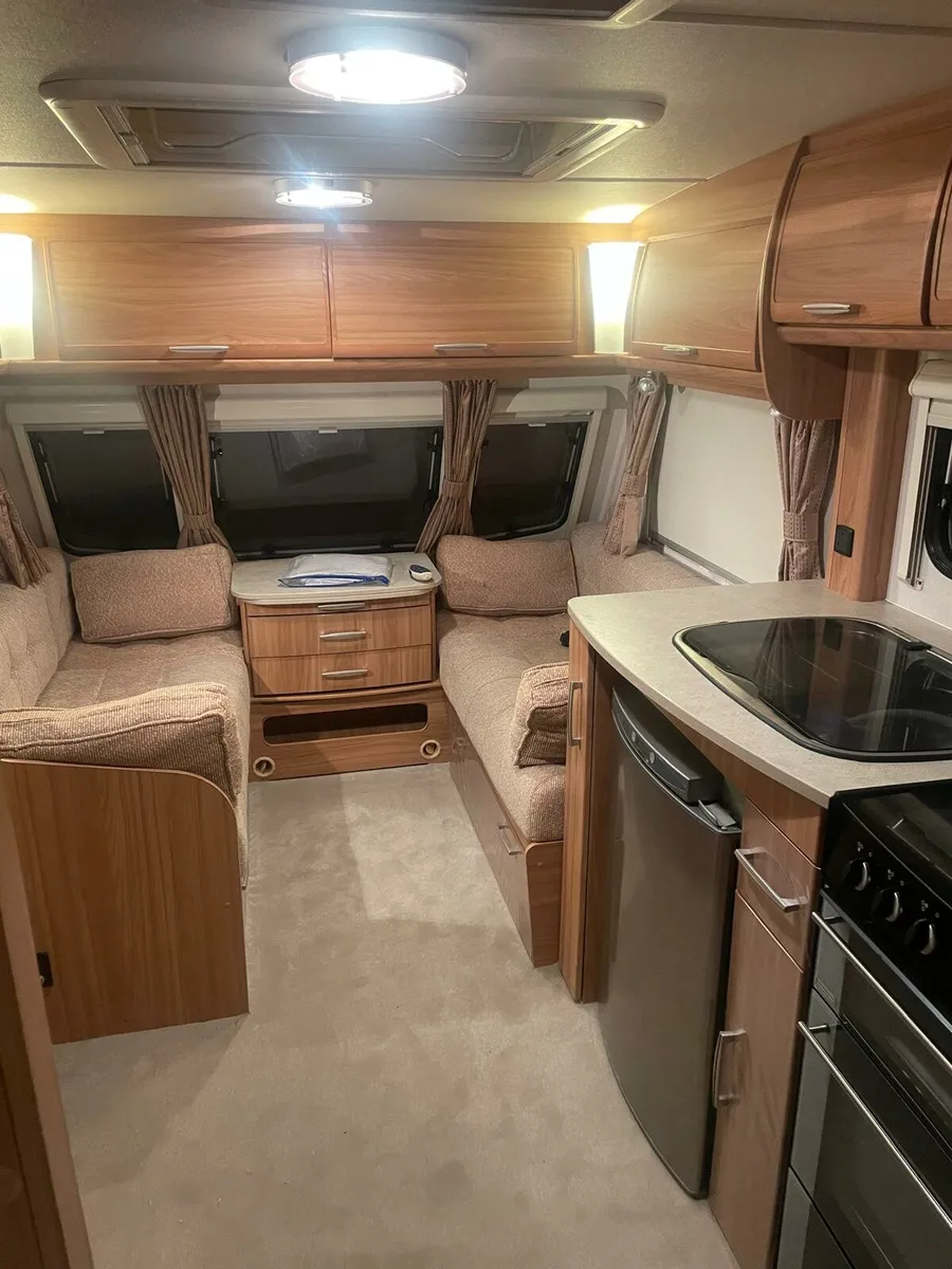 2013 Lunar 4/5 berth fixed bed & mover - Image 3