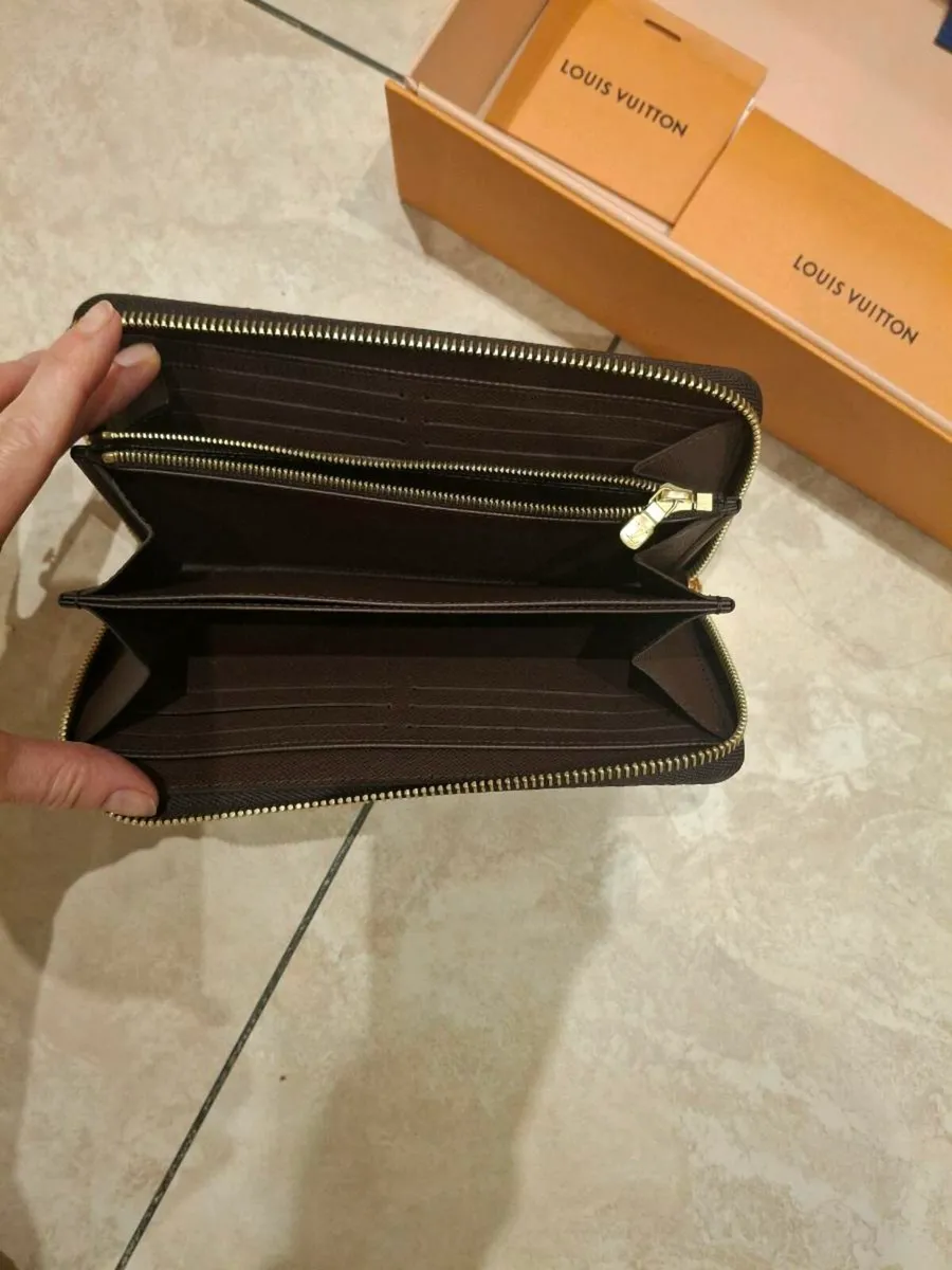 Louis Vuitton Wallet - Image 3