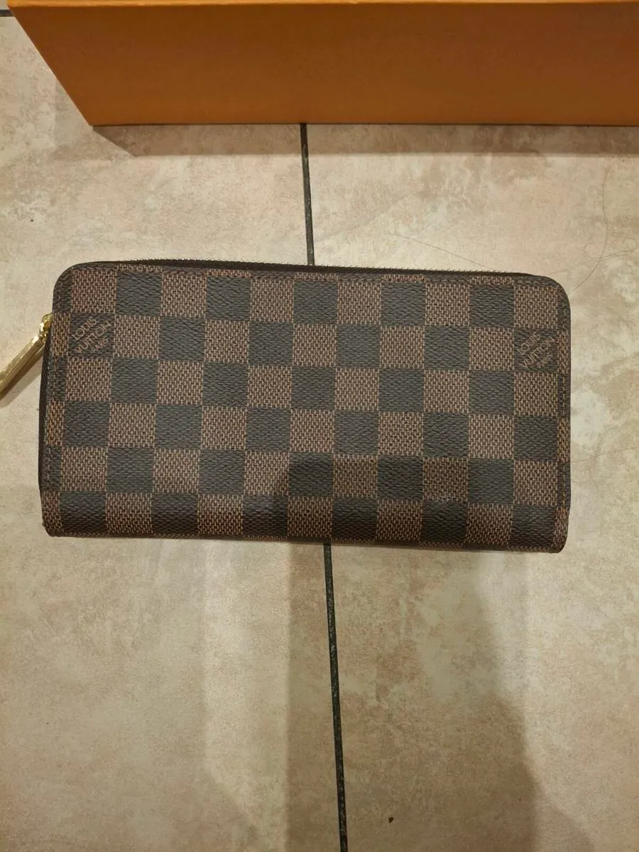 Louis Vuitton Wallet - Image 4
