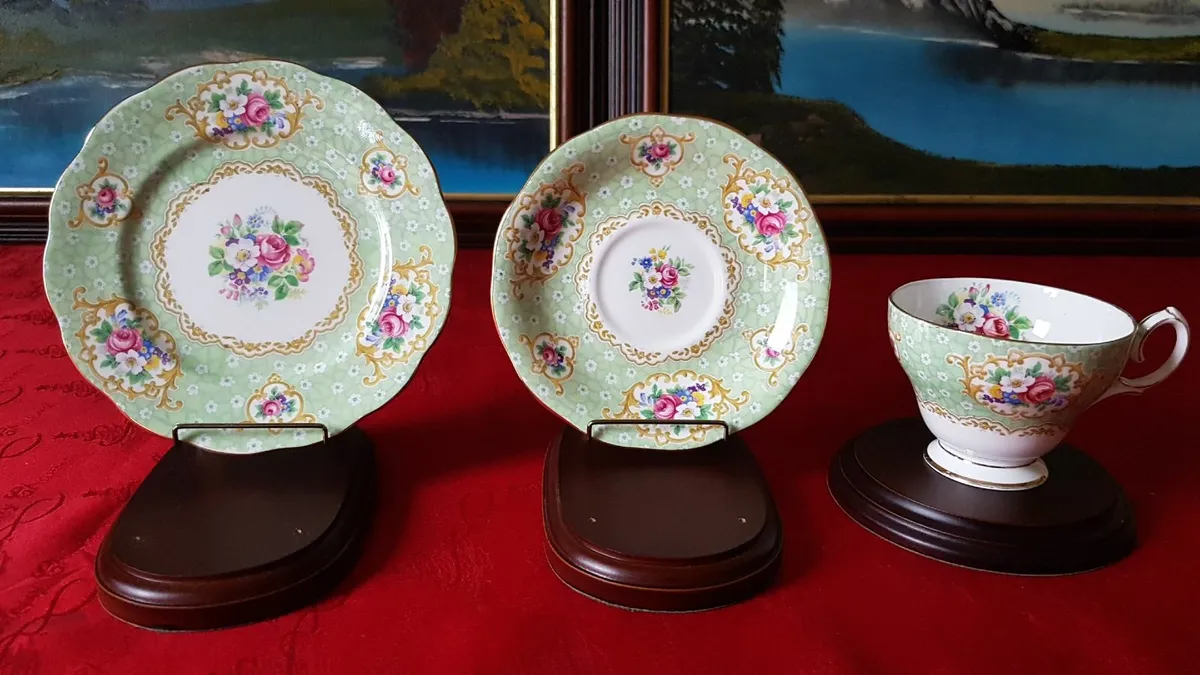 QueenAnne England Gainsborough Cabinet Teaset Trio - Image 1