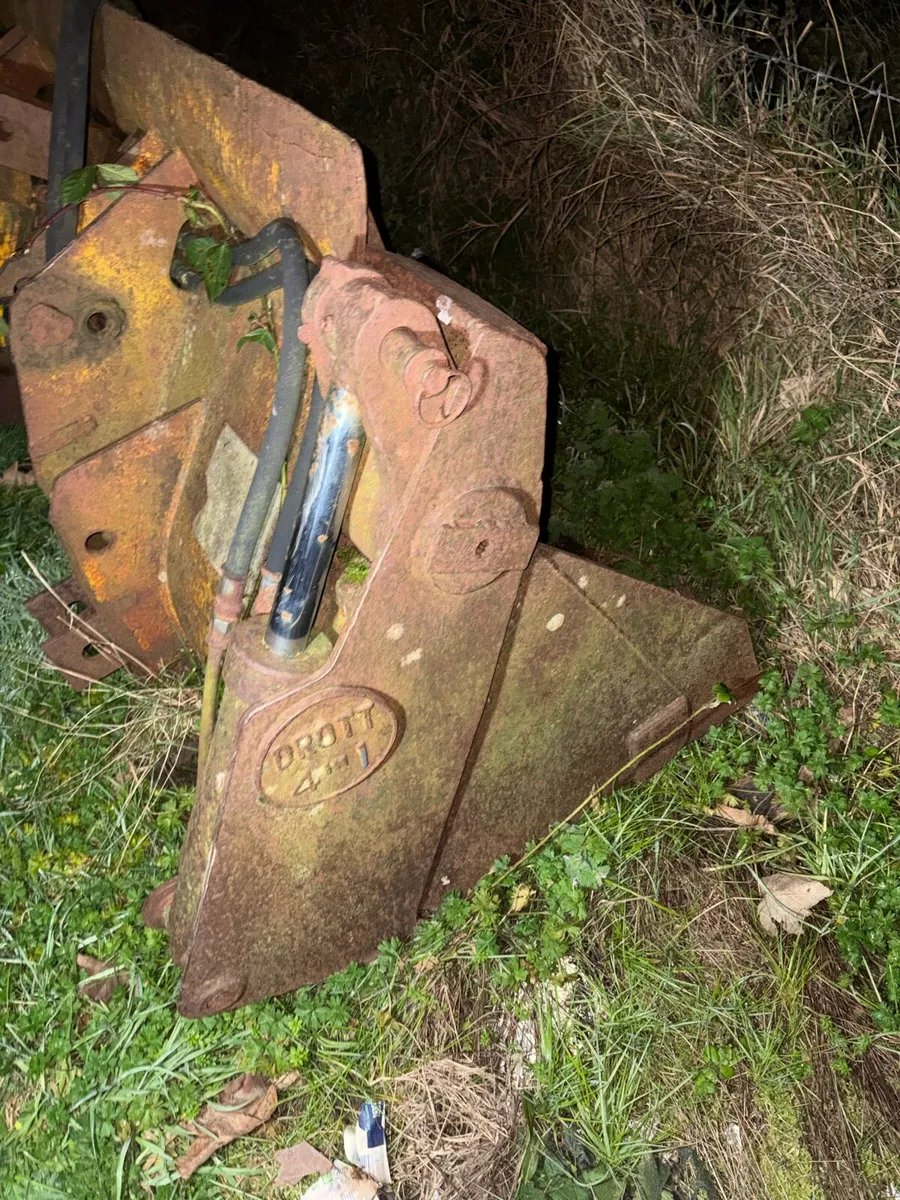 Massey Ferguson 50 b bucket - Image 4