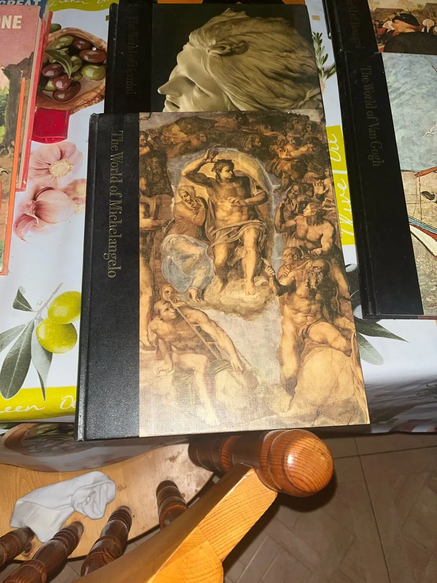 Selection of vintage books and magazines - Image 4