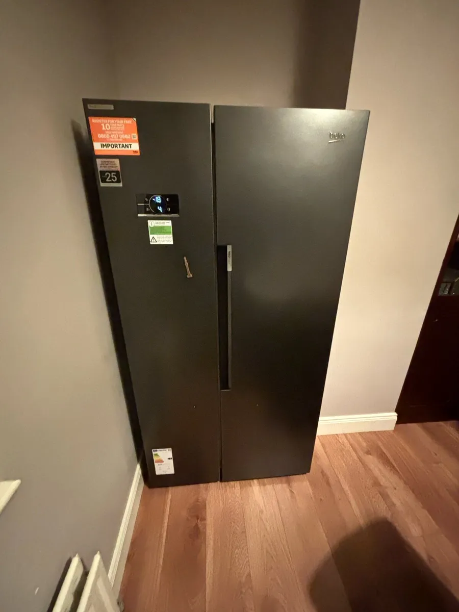 BEKO Fridge-Freezer, Black Steel, ASL1442VPZ - Image 1