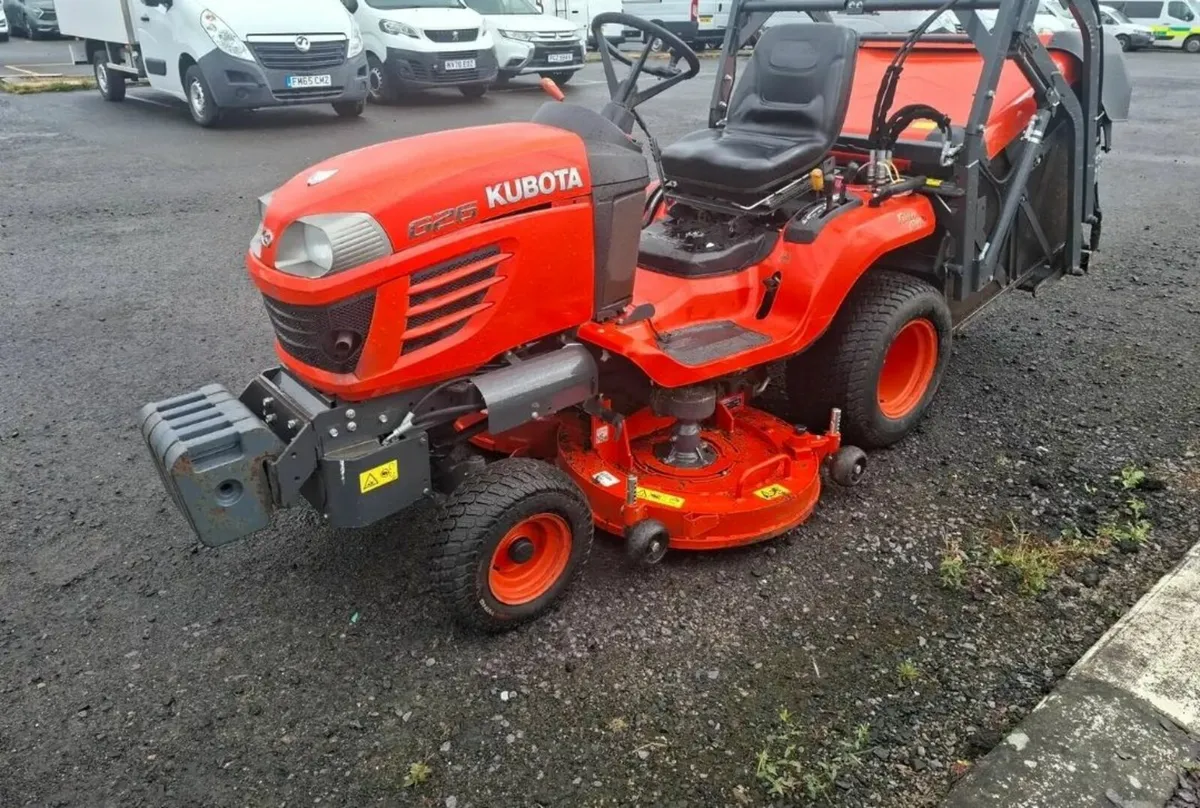Kubota high tip ride on mower lawnmower 400 hours - Image 3