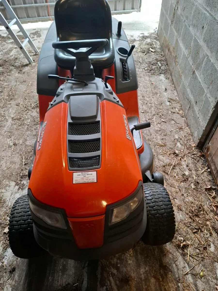 Ride on lawnmower - Image 1