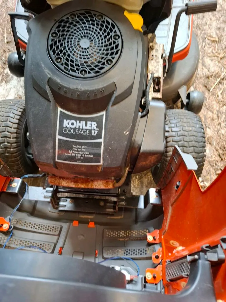 Ride on lawnmower - Image 2