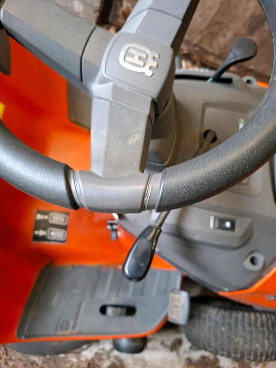 Ride on lawnmower - Image 3