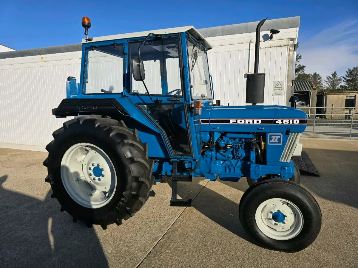 Ford 4610 vintage tractor with cab mint condition - Image 1