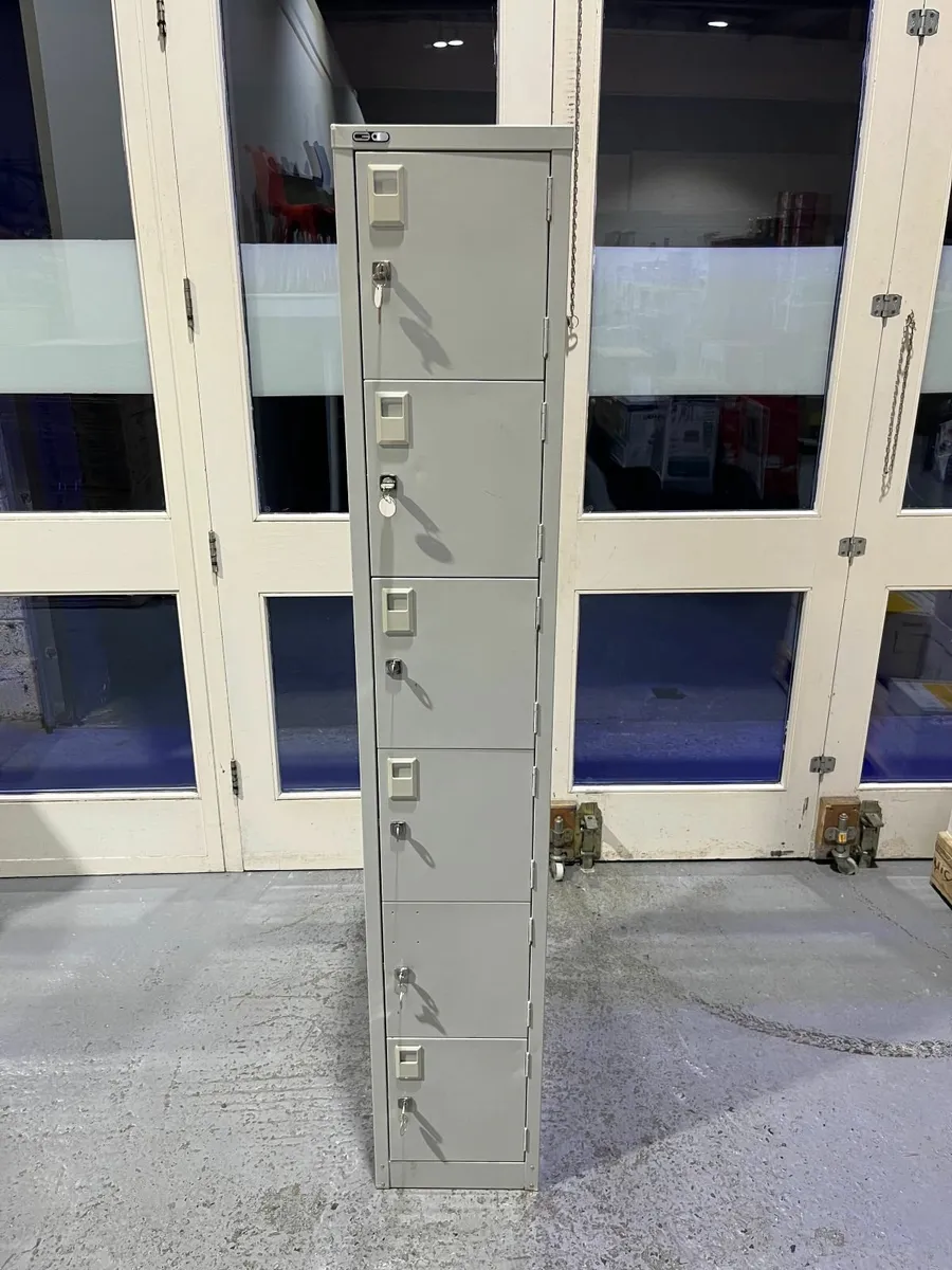 6 Door locker - Image 1