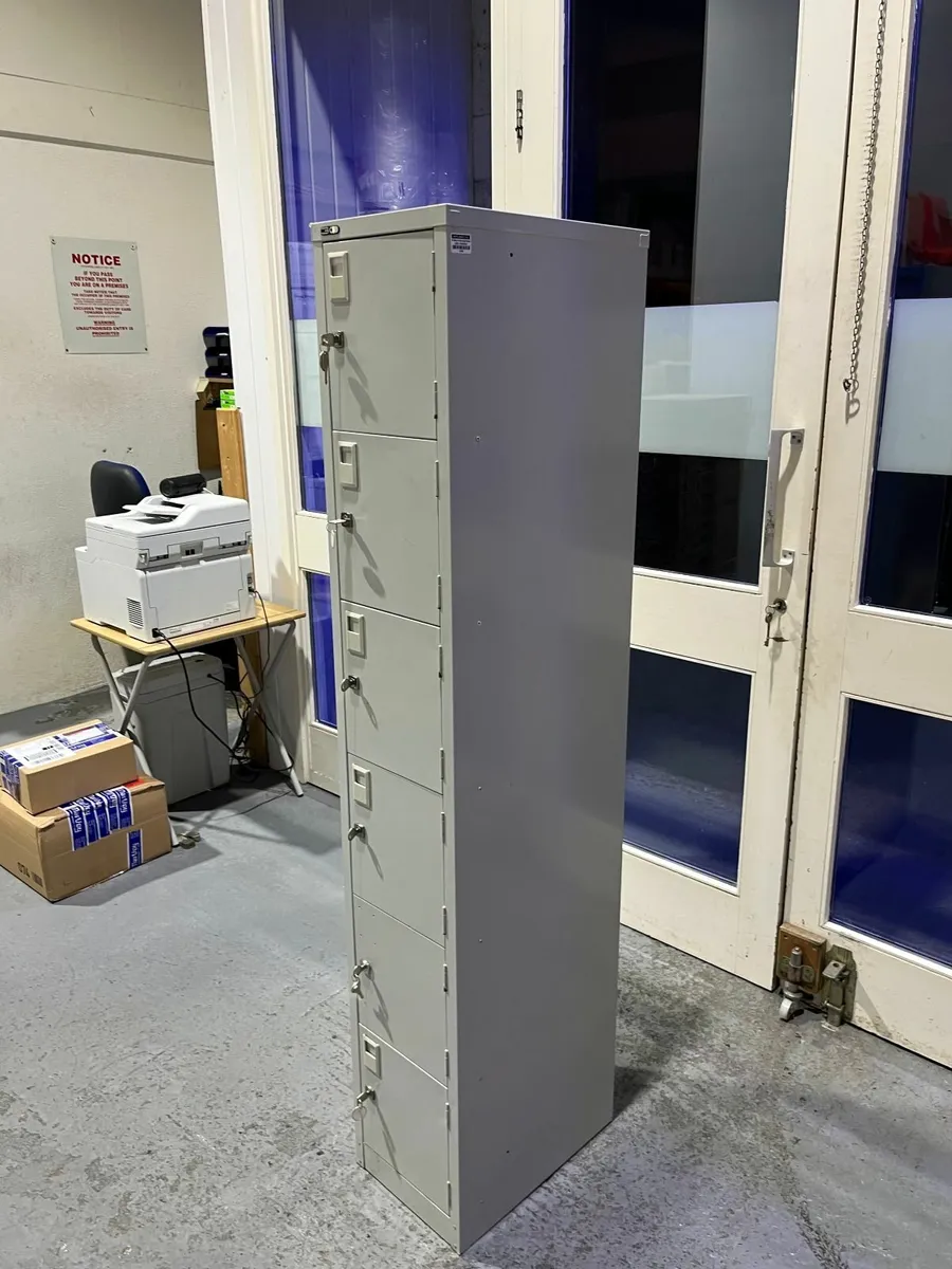 6 Door locker - Image 2
