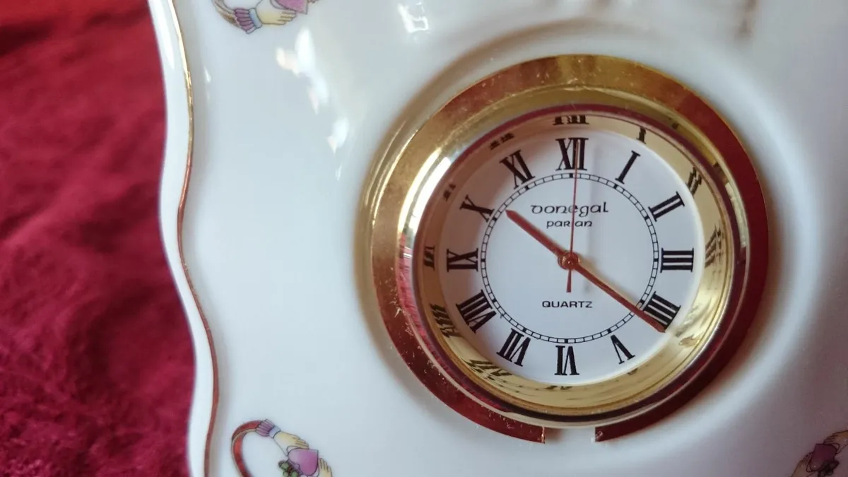 Donegal Parian Ireland CladdaghRing Clock&Vase Set - Image 4
