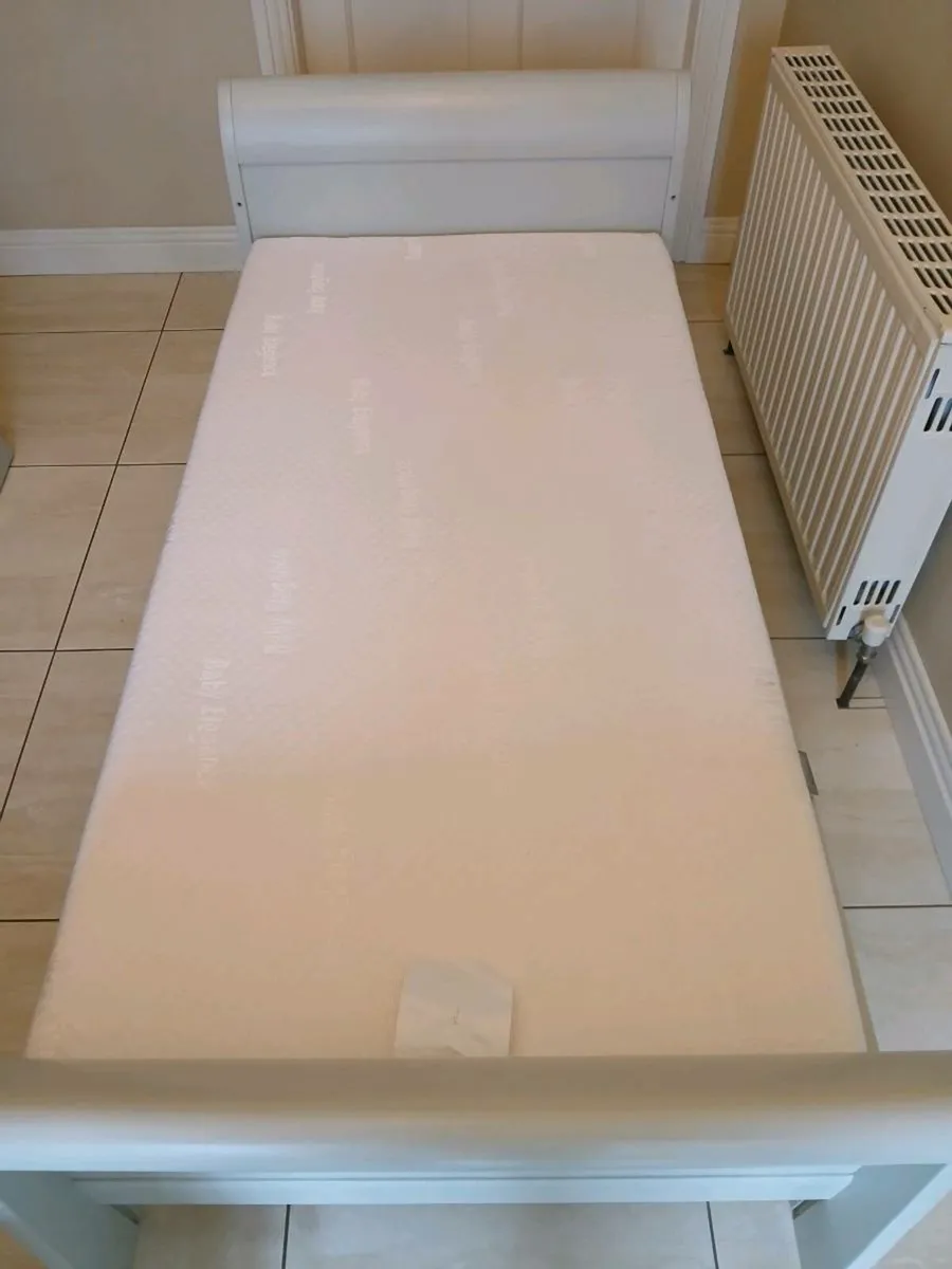 Mama's  & Papa's Mia cot bed + mattress. 140 x 70. - Image 1