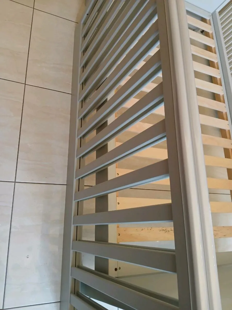 Mama's  & Papa's Mia cot bed + mattress. 140 x 70. - Image 4