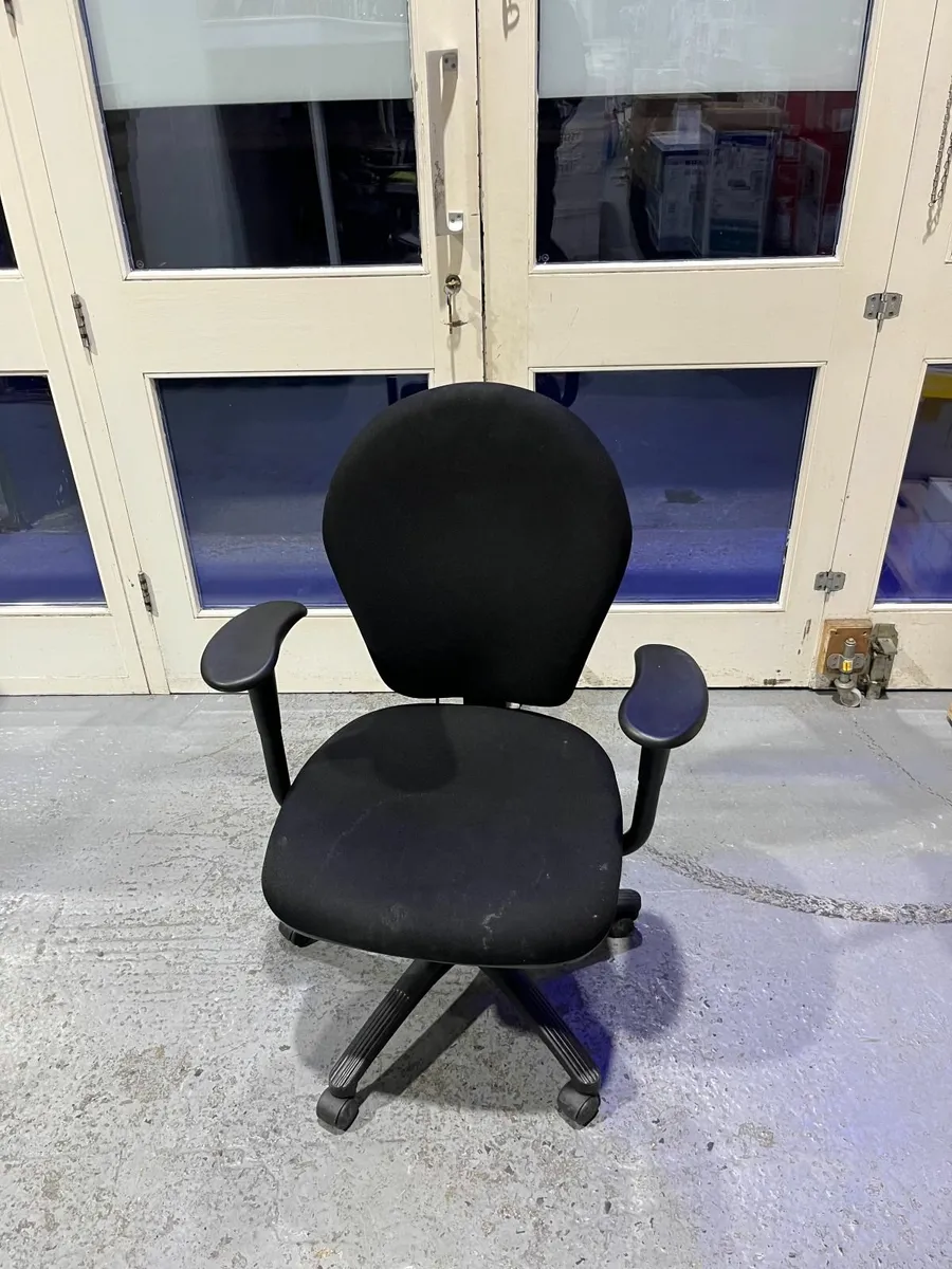 Office chair - Image 1