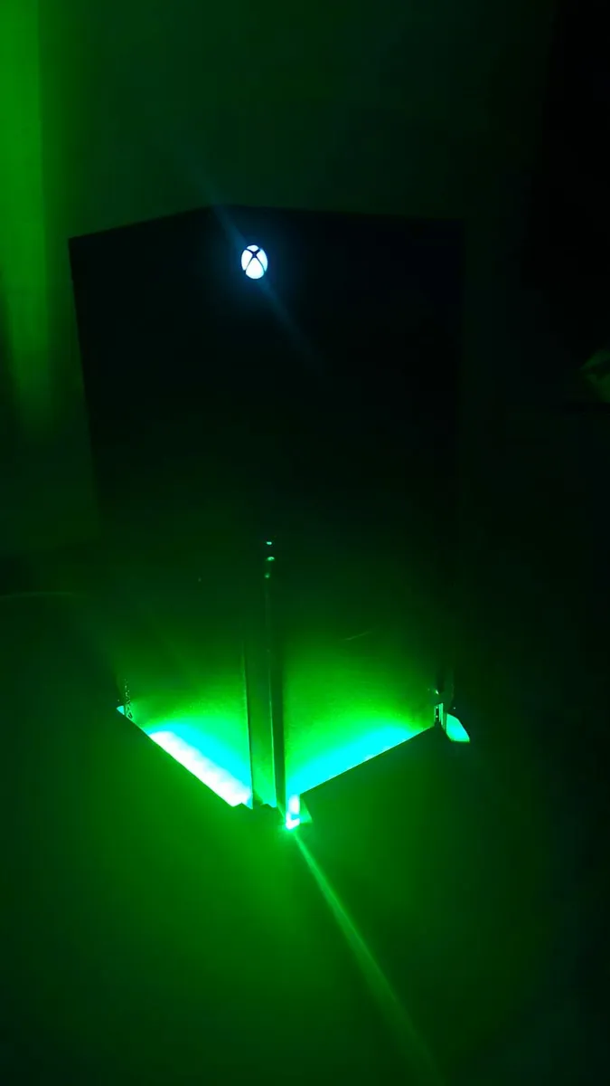 Xbox Series X 1TB + Games and Controllers - Image 2