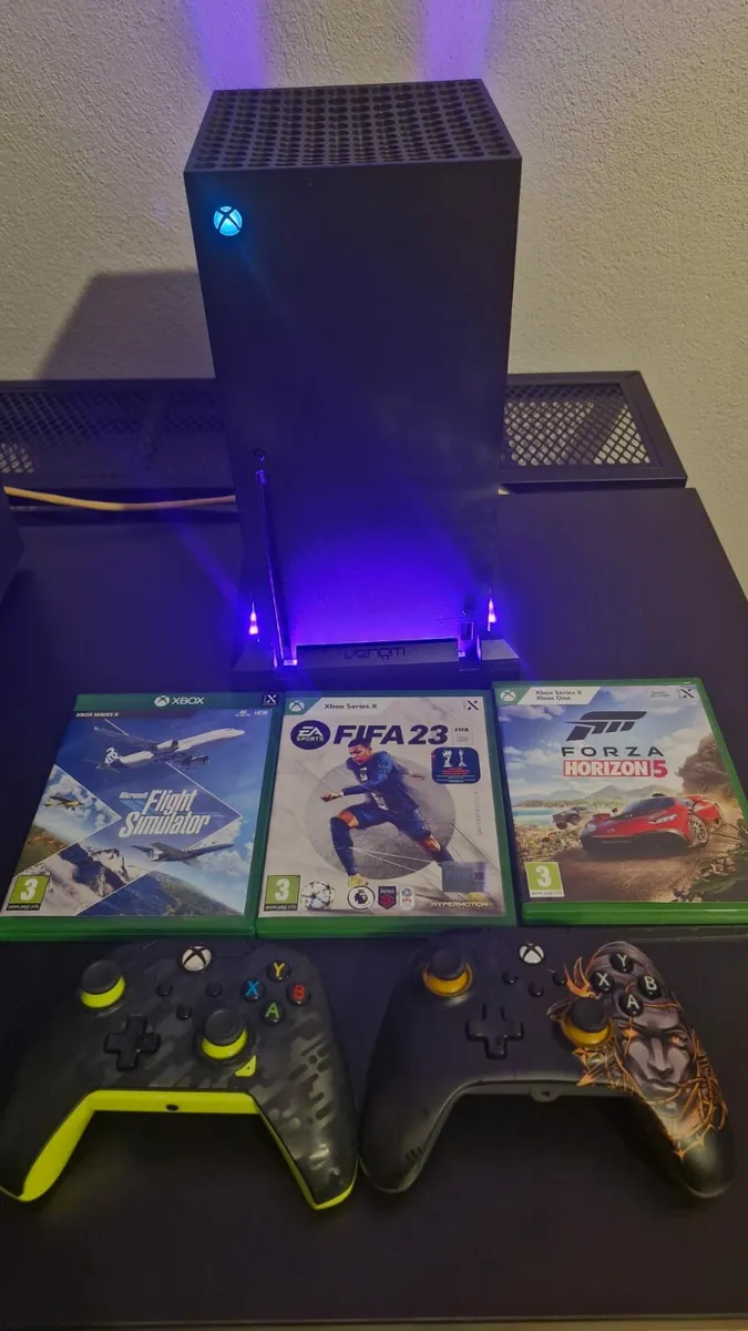 Xbox Series X 1TB + Games and Controllers - Image 3