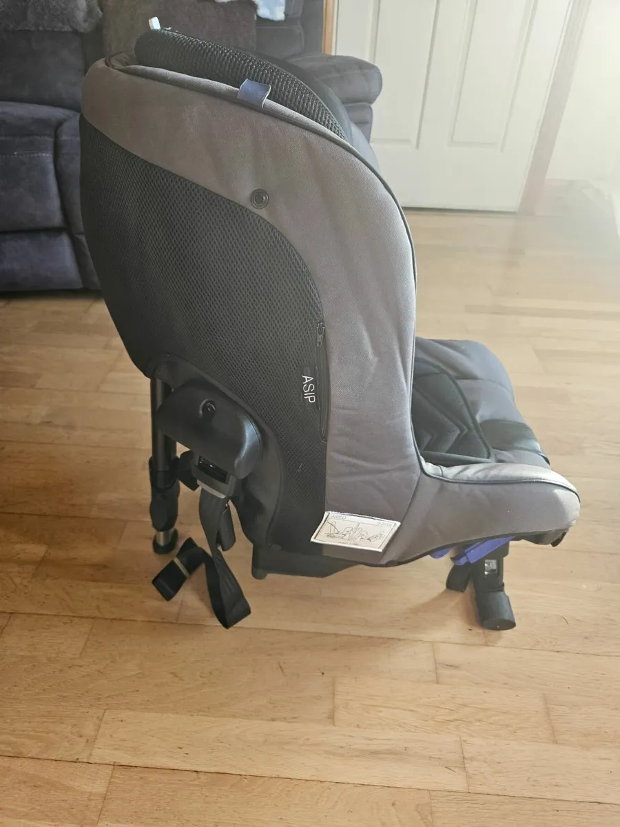 Car Seat - Image 4