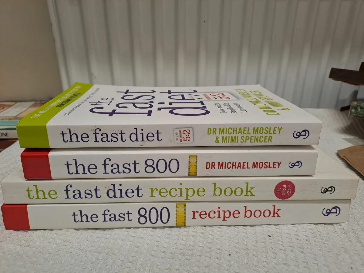 The Fast Diet and 800 book and recipes - Image 1