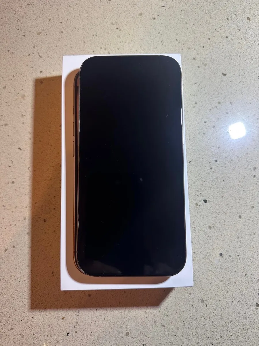 iPhone 16 Pro - Image 3