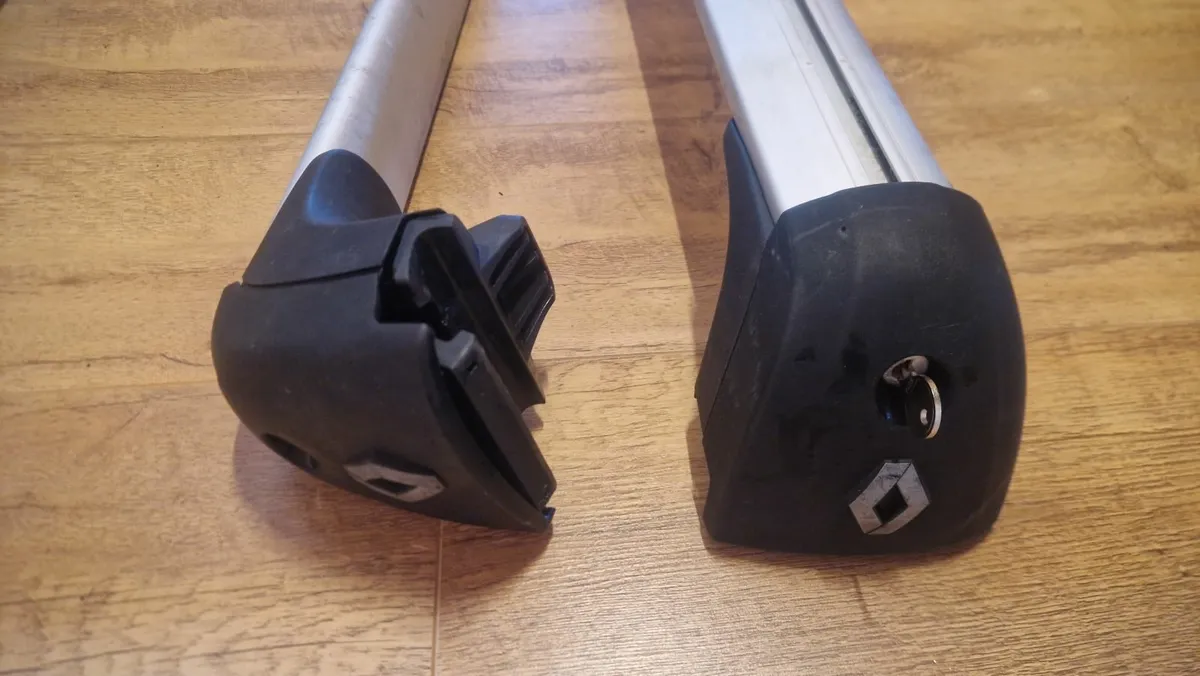 Renault Megane Roof Rack / Cross Bars Genuine OEM - Image 1
