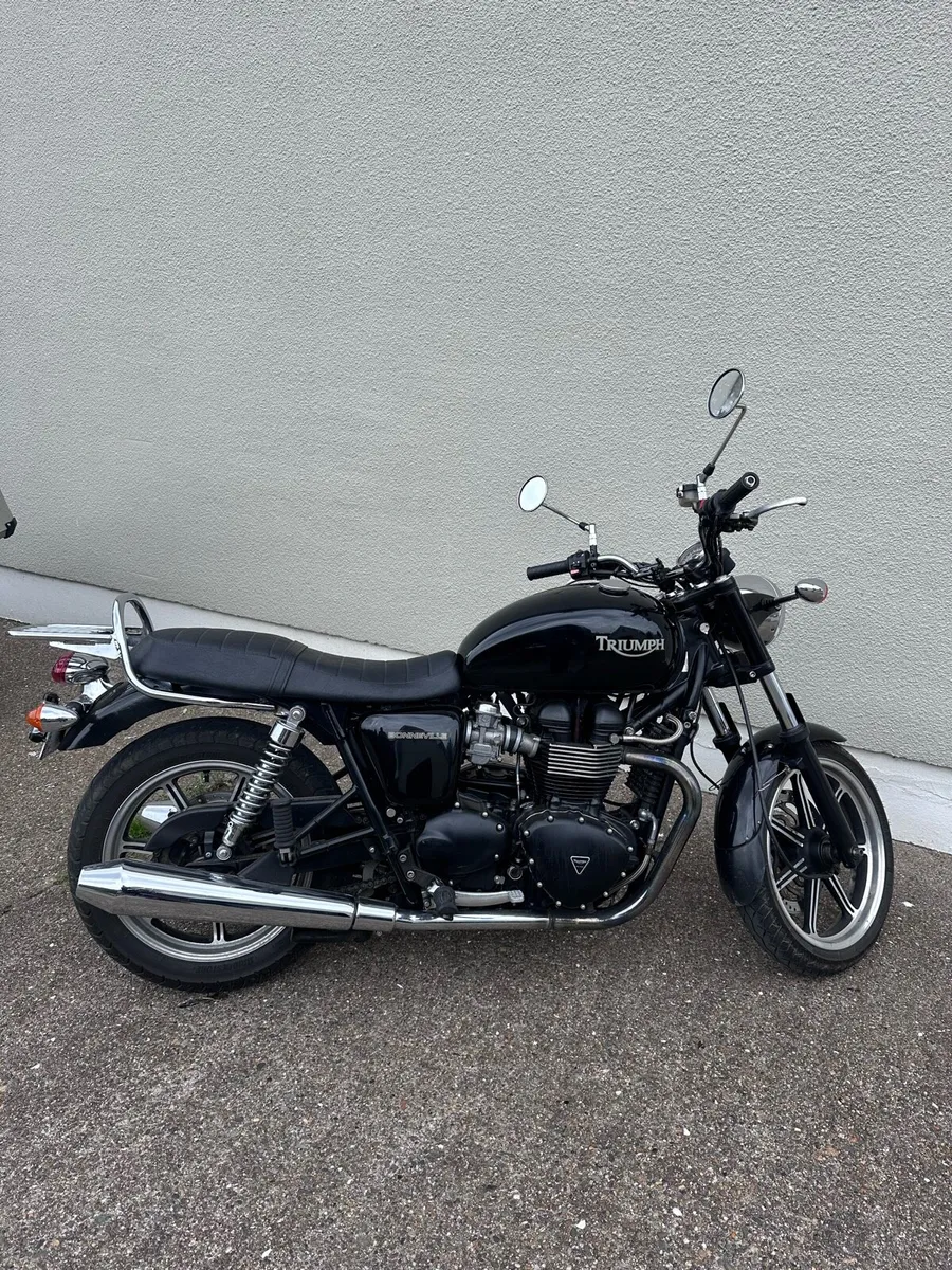 Triumph Bonneville T100 865 2010 - Image 1