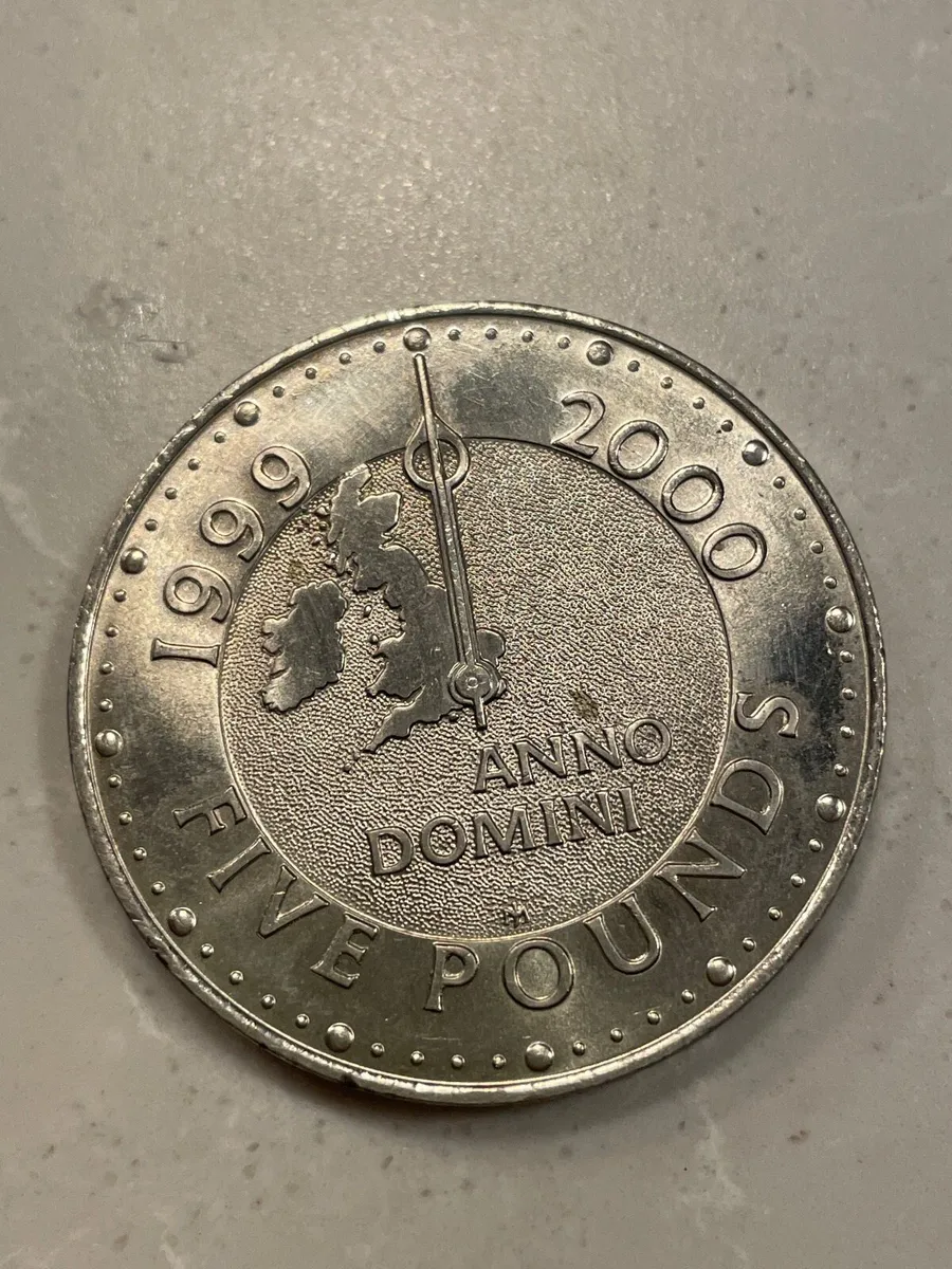 £5 Five Pound Coin 1999-2000 Millenium Anno Domini - Image 1