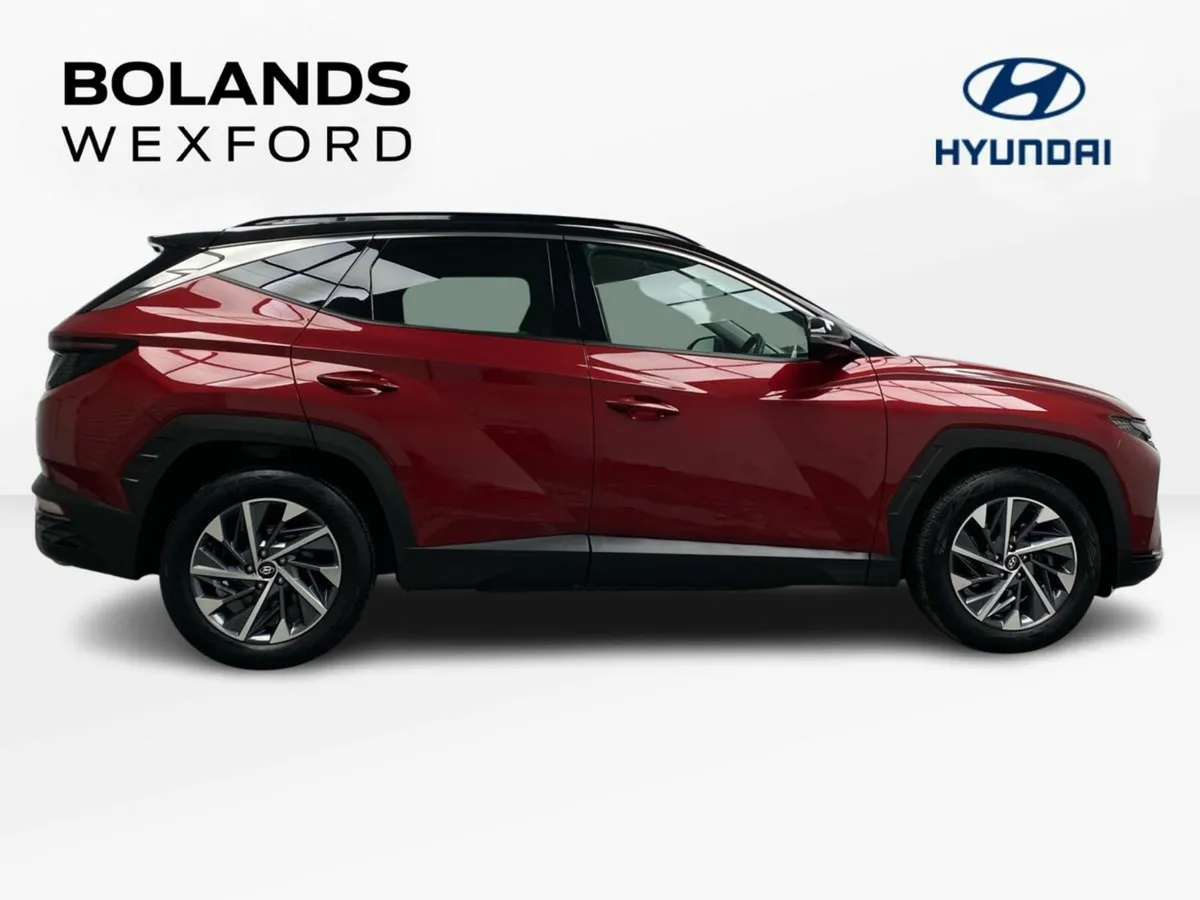 Hyundai Tucson 2WD Executive Plus w 2 Tone Roof - Image 4