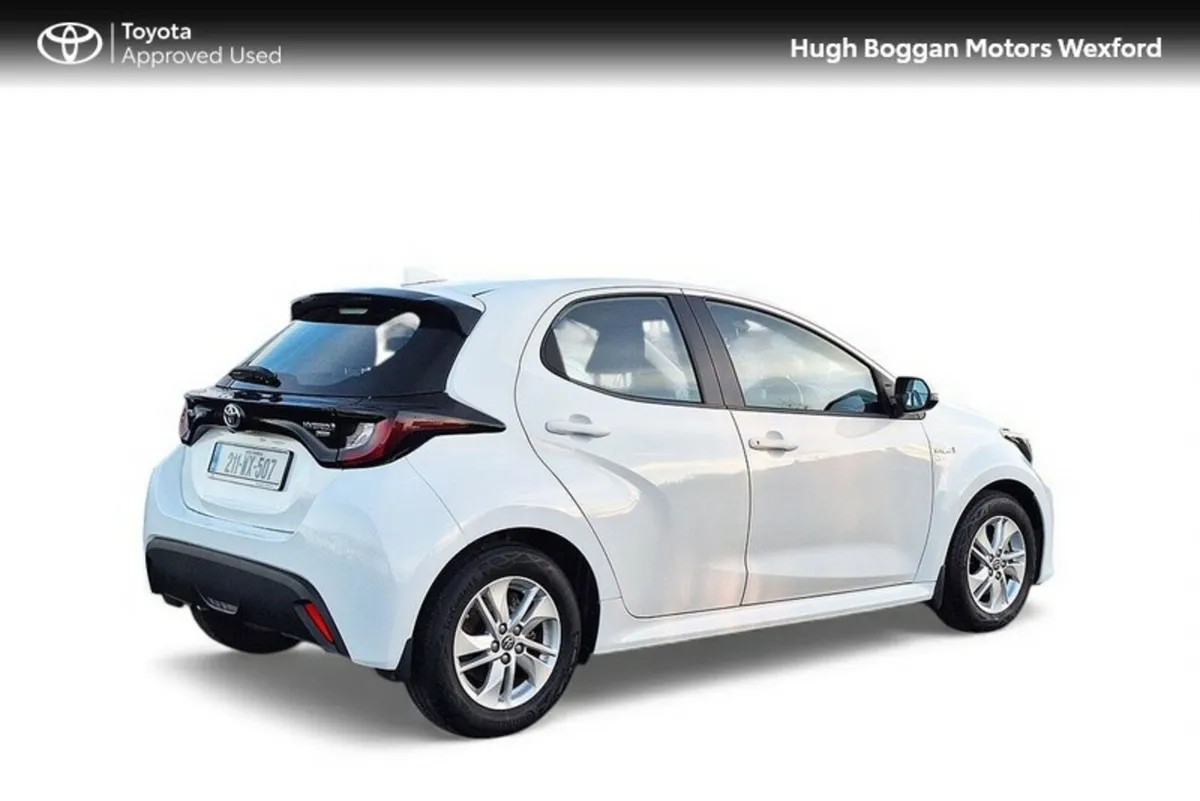 Toyota Yaris HYBRID LUNA ONLY 15000 KMS!! - Image 2